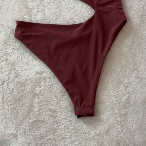 NWOT Superdown One Shoulder Cut Out Bodysuit - Picture 8 of 10